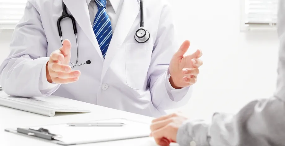 眼瞼下垂の修正手術はいつ行うべきか