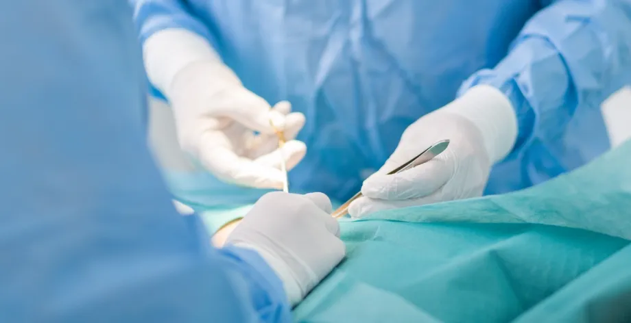 眼瞼下垂の修正手術の難しさとリスク